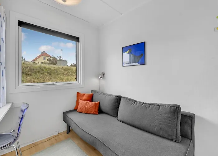 Apartment Two-bedroom With Sea View 04 *